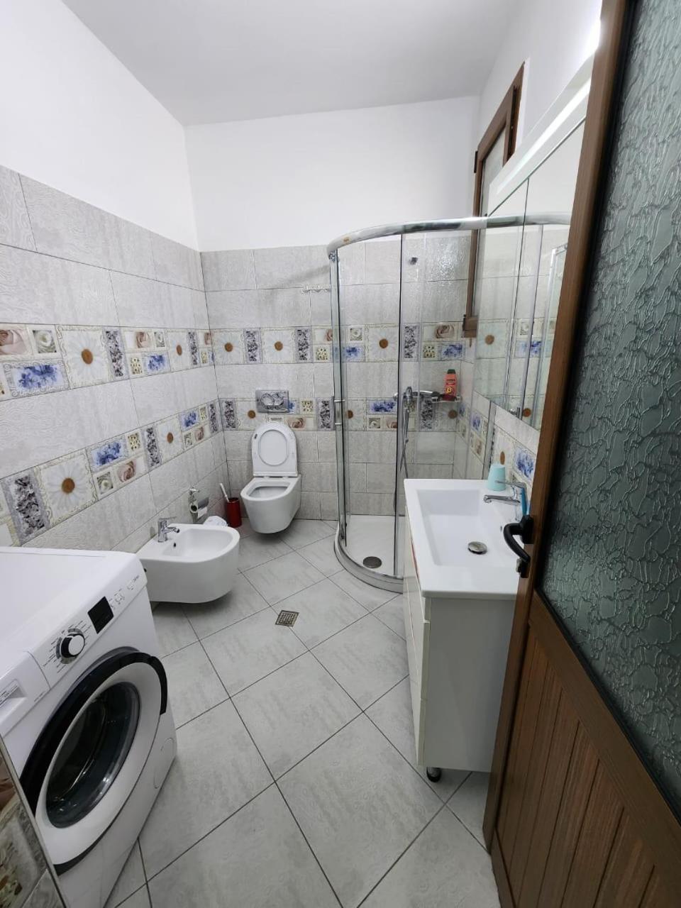 Private Room On A Shared Apartament Near Durres Beach Exterior foto