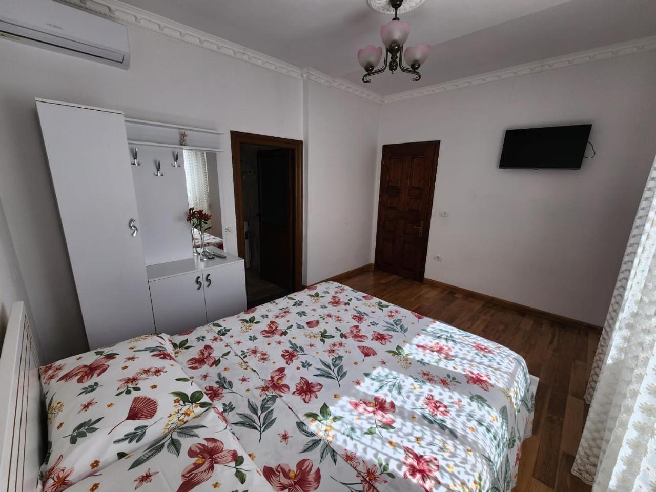 Private Room On A Shared Apartament Near Durres Beach Exterior foto